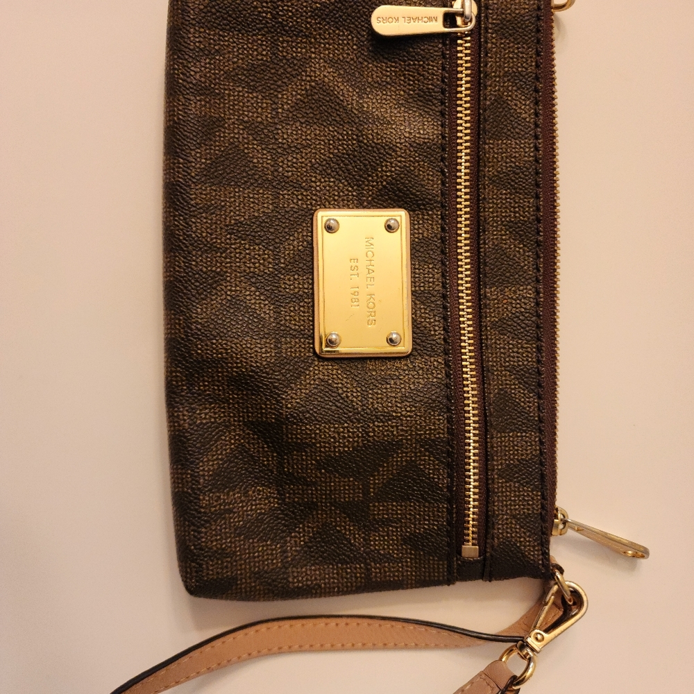 Michael Kors Jet Set Wristlet